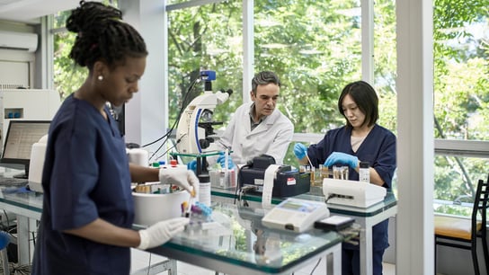 PSCI - Diverse group of male and female staff members in 20s and 40s working in Buenos Aires pathology lab.