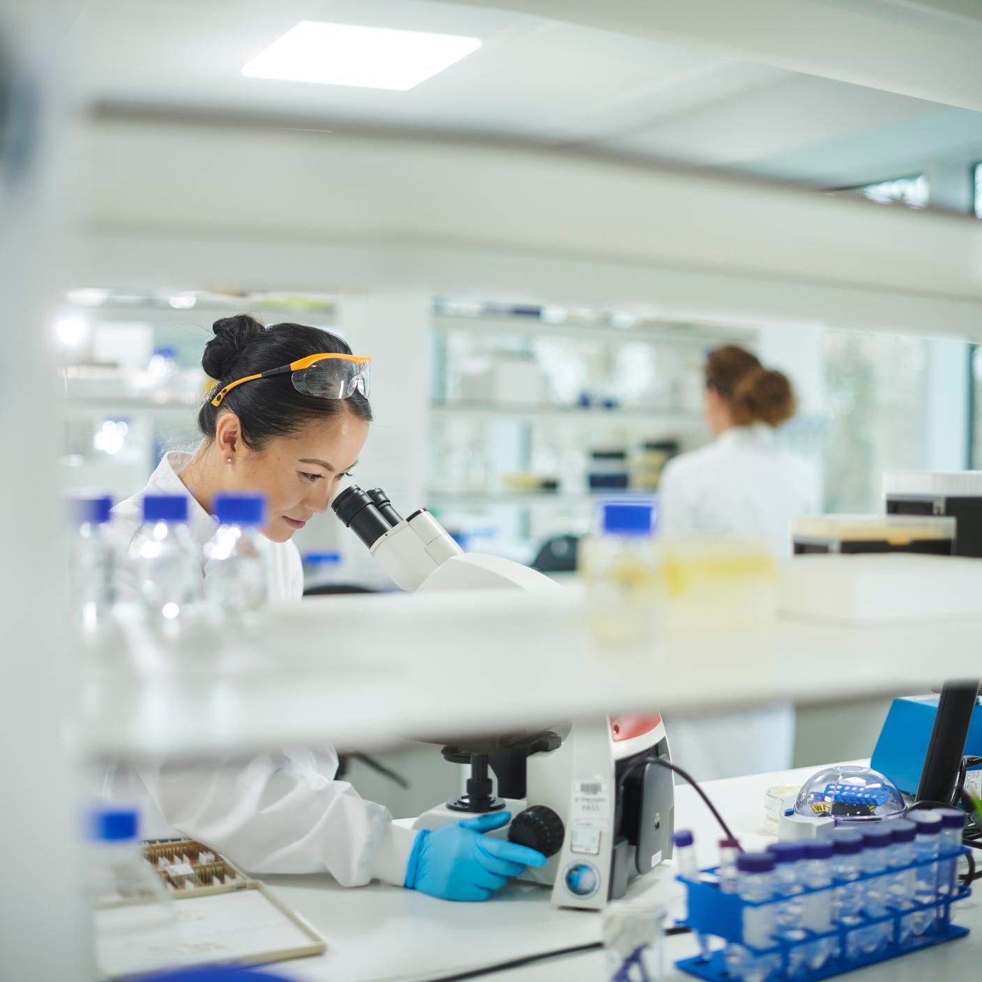 Medical personnel in lab