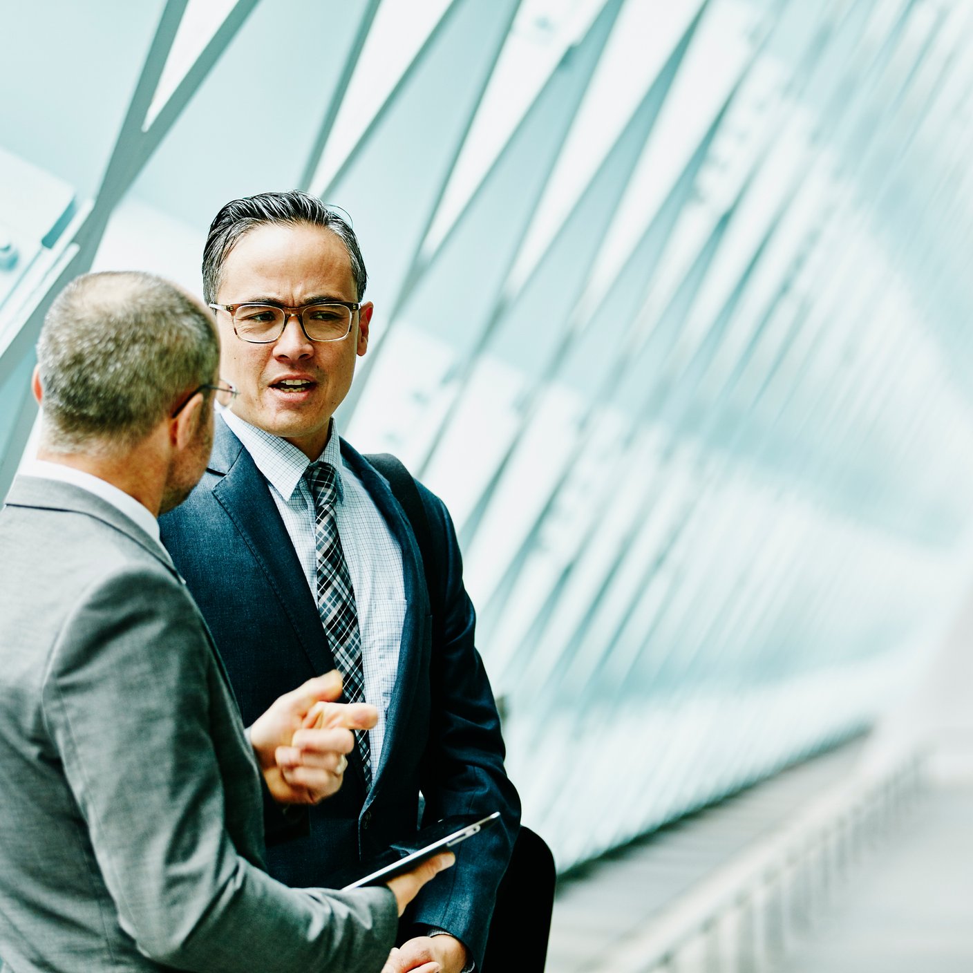 Accelerate innovation management with BSI Kitemark™ certification - Two managers discussing